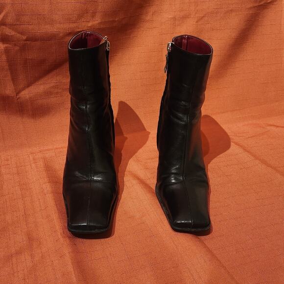 Enzo Angiolini Black Leather Heeled Womens Ankle Booties Boots size 6.5 M Sleek - Picture 2 of 12